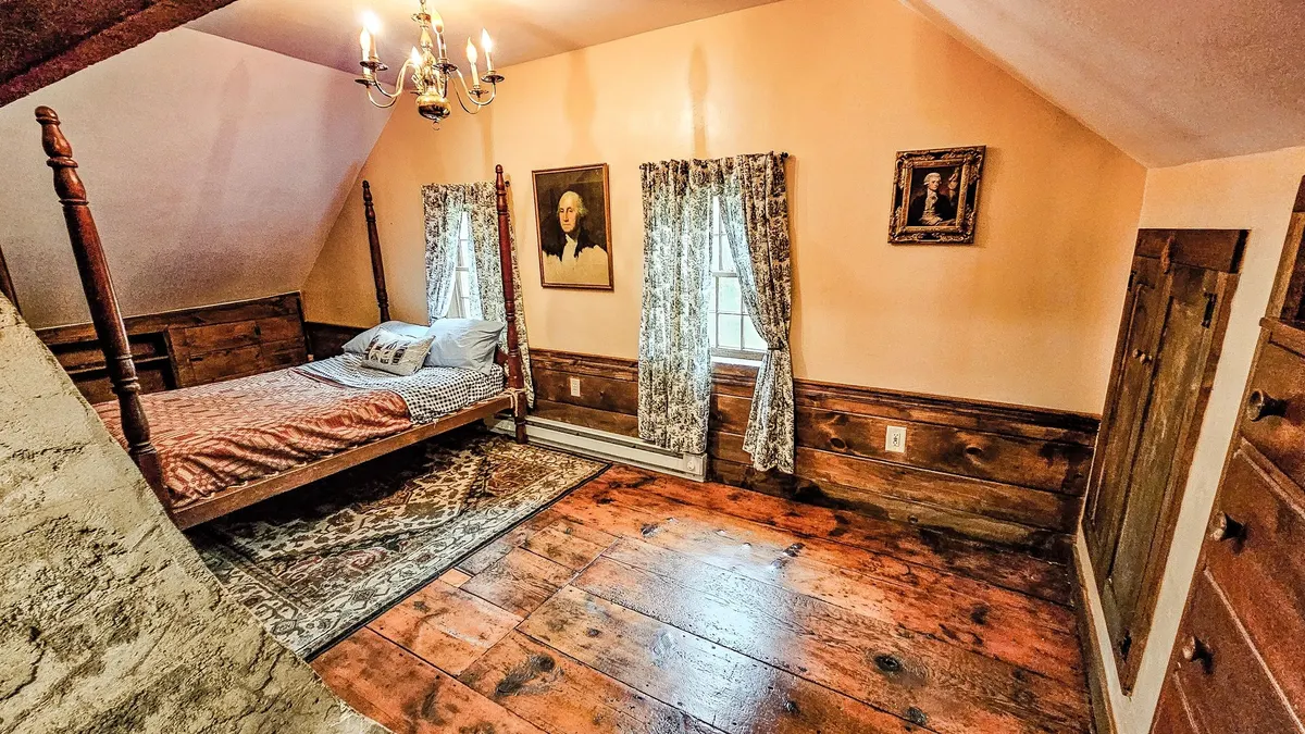 The Presidential Suite with a rope bed and period furnishings